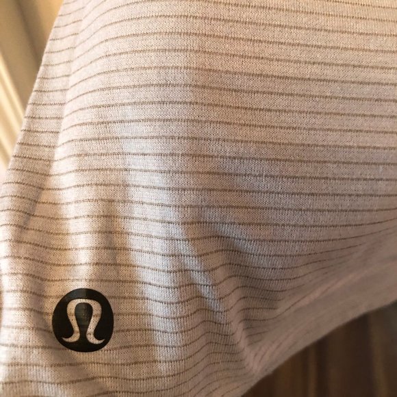 Size 12 Grey Lululemon Tee - Picture 3 of 3